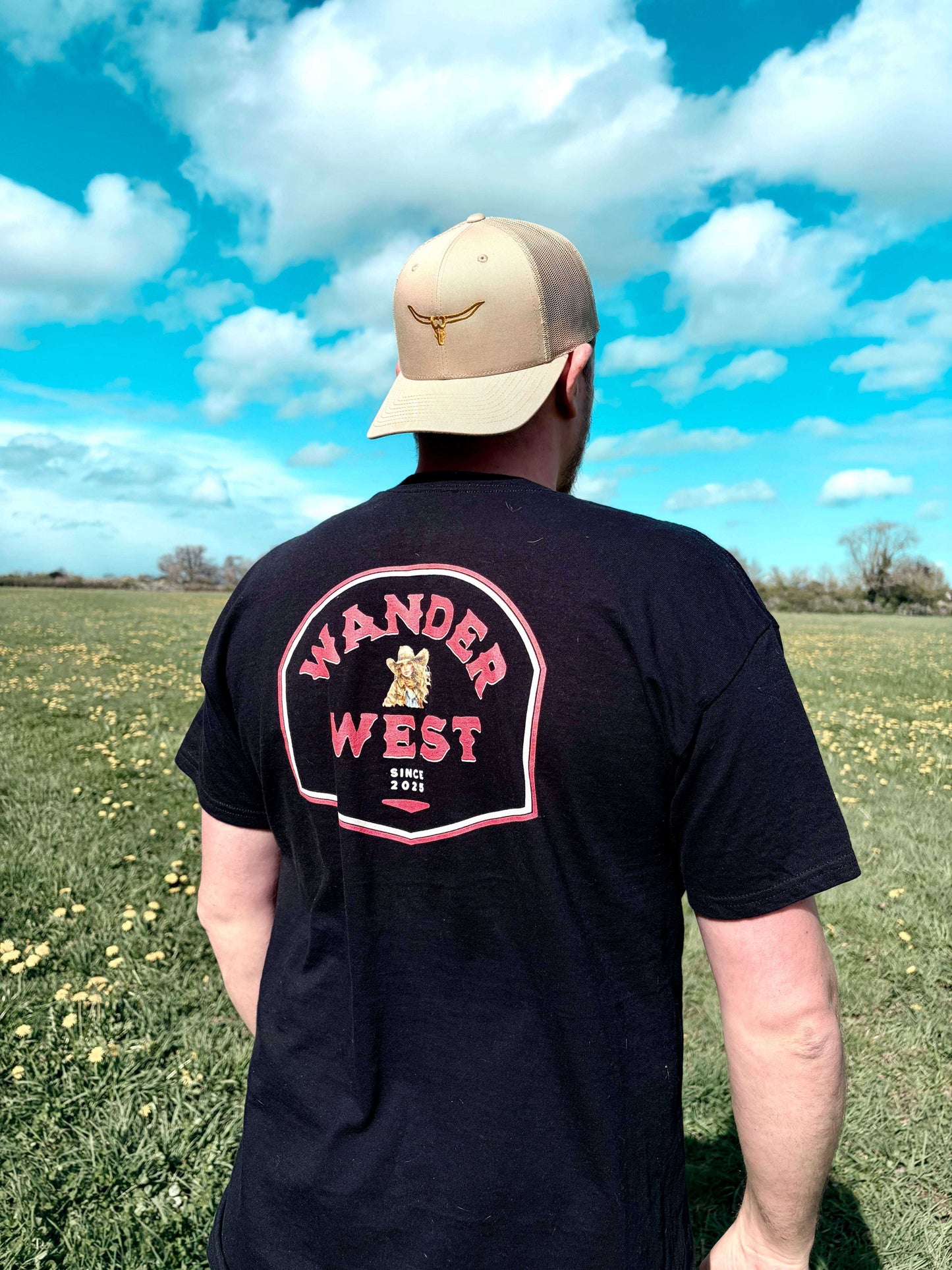 Bold, timeless, and rooted in heritage. The Western Crest Tee is a strong nod to western tradition, carrying the WanderWest emblem with confidence. The Western Crest Tee in black delivers a clean, striking look that never dates. Made from 100% cotton, the Western Crest Tee features a structured unisex fit with sharp ed